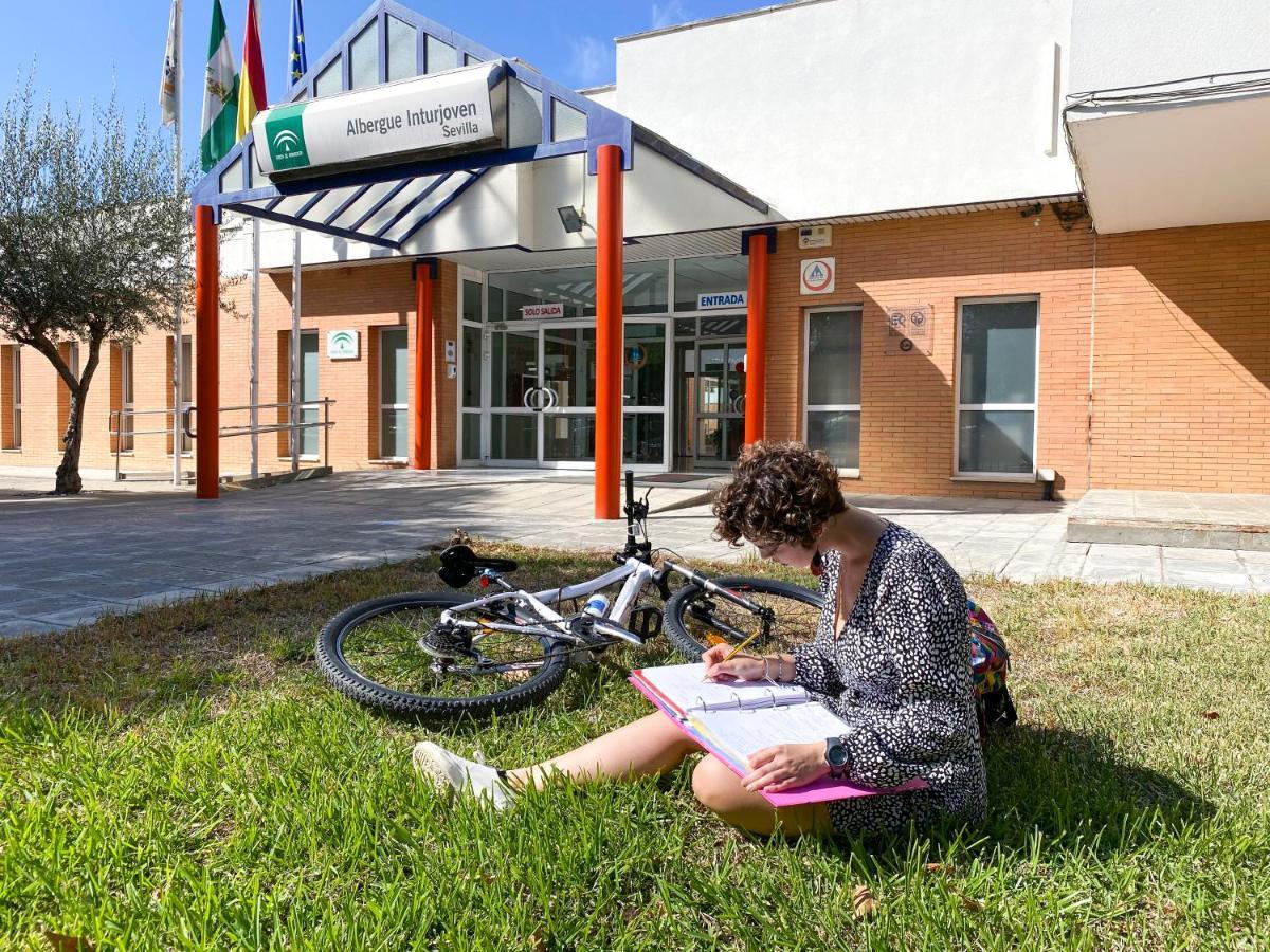 Albergue Inturjoven Sevilla ภายนอก รูปภาพ