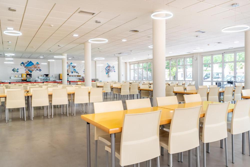Albergue Inturjoven Sevilla ภายนอก รูปภาพ