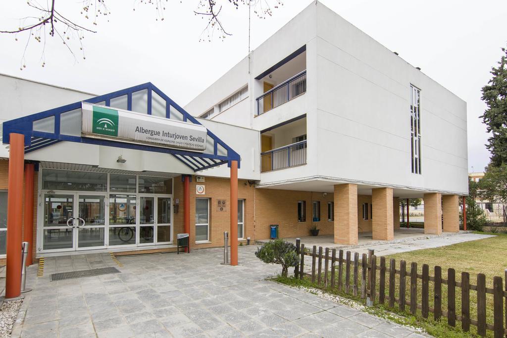 Albergue Inturjoven Sevilla ภายนอก รูปภาพ