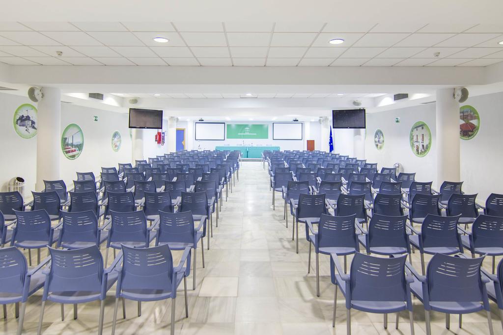 Albergue Inturjoven Sevilla ภายนอก รูปภาพ