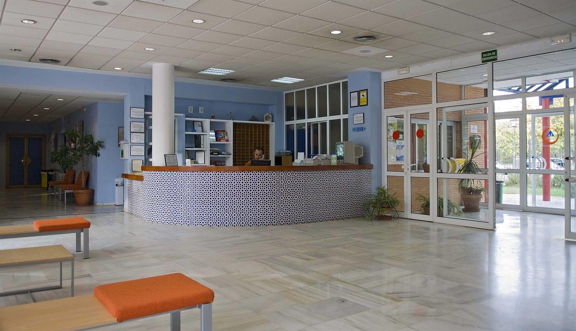 Albergue Inturjoven Sevilla ภายนอก รูปภาพ