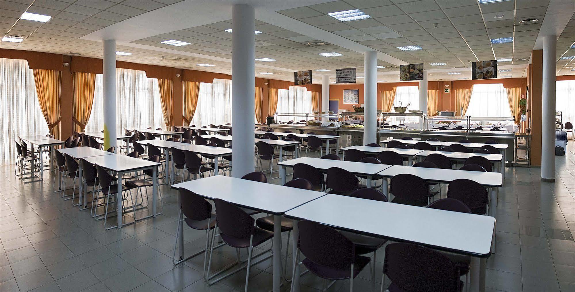 Albergue Inturjoven Sevilla ภายนอก รูปภาพ