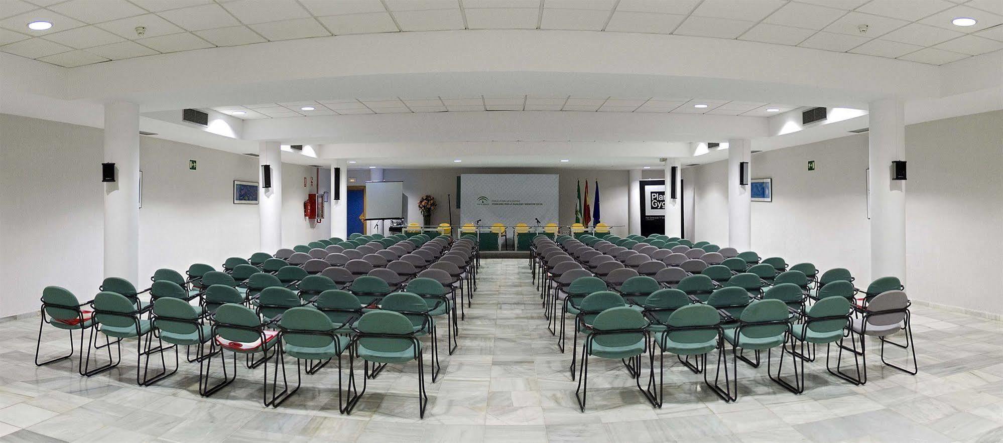 Albergue Inturjoven Sevilla ภายนอก รูปภาพ