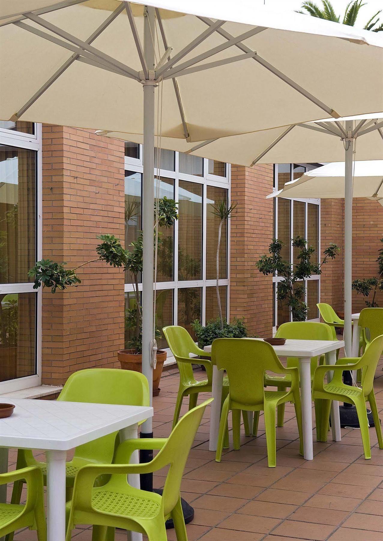 Albergue Inturjoven Sevilla ภายนอก รูปภาพ